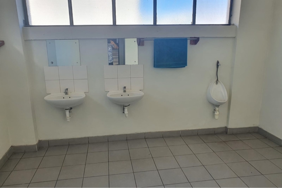 To Let commercial Property for Rent in Sidwell Eastern Cape